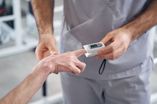 digital-pulse-oximeter-on-patient-fing-2022-02-09-23-53-16-utc